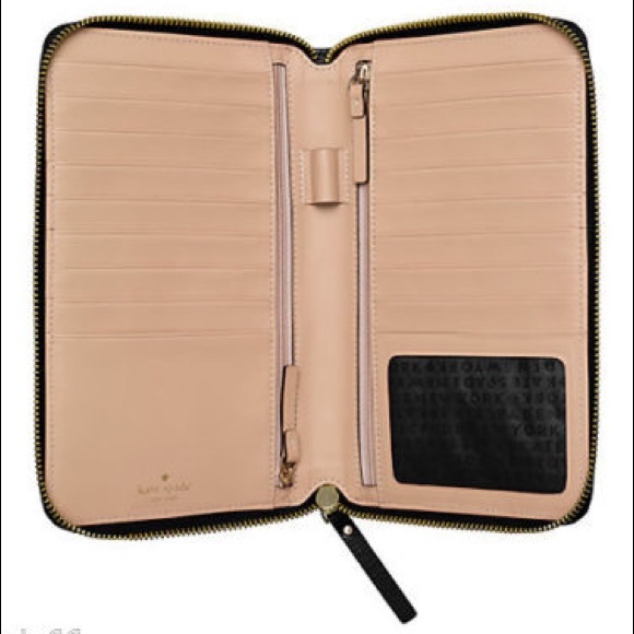 LAST ONE! Kate Spade Travel Wallet Holds 17 Cards! - Picture 4 of 4